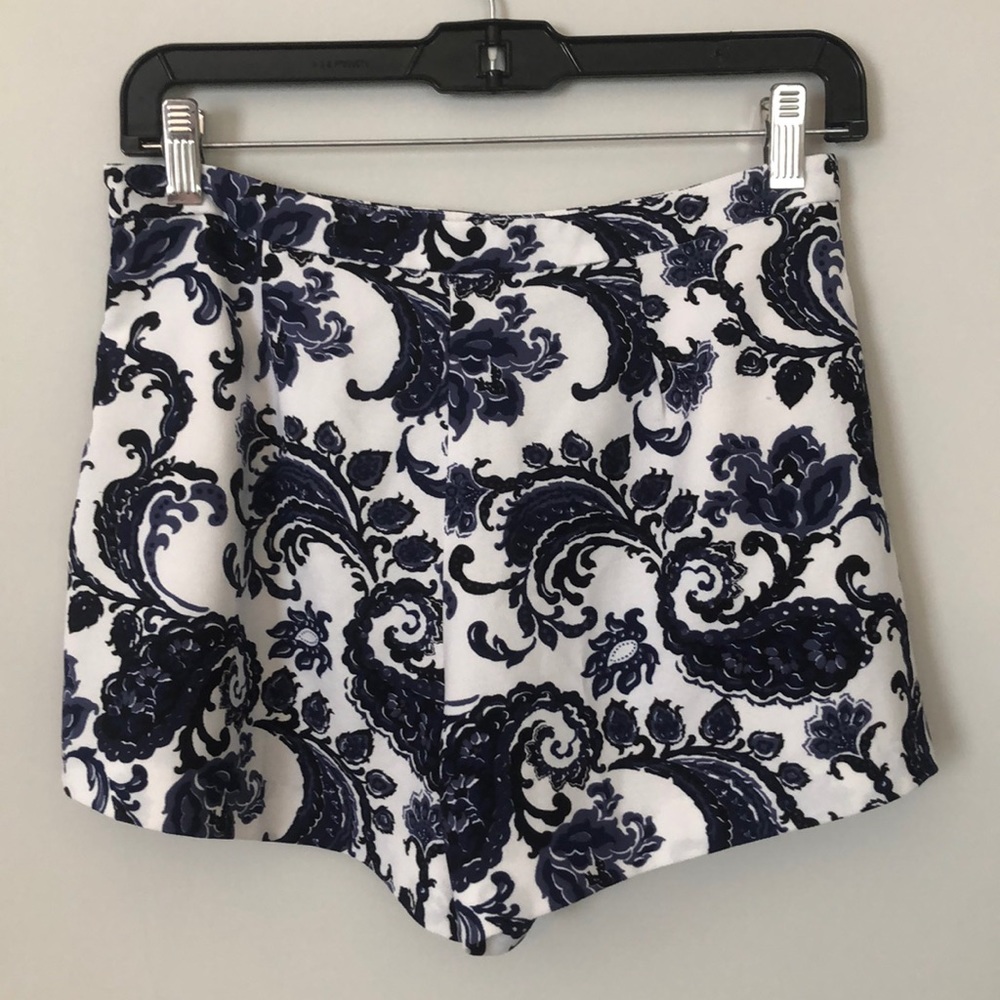 Blue-white printed high waisted shorts